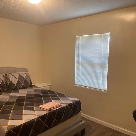Private Queen Bedroom C Shared Common Spaces 皮尔斯堡 外观 照片