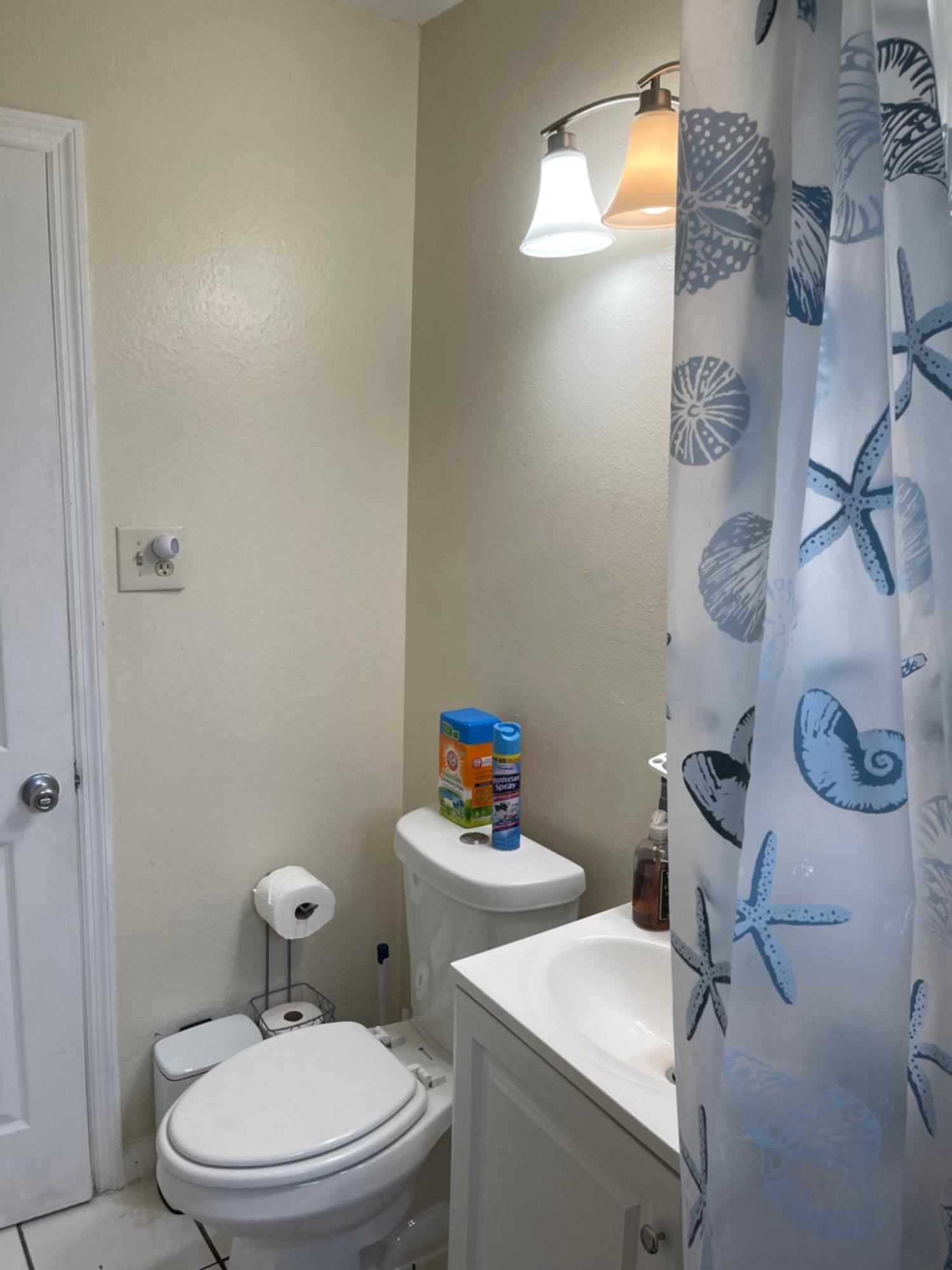 Private Queen Bedroom C Shared Common Spaces 皮尔斯堡 外观 照片